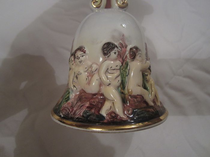 R.Capodimonte  bell