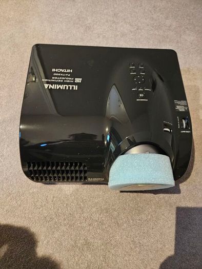 Projector Hitachi High Definition Projector  Pj-tx3oo  Illumina