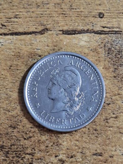 Argentina, 1 Peso 1959 Coin - free standard postage