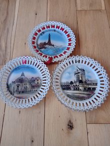 Vintage Souvenir Wall Plates   X 3