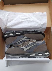 shoes worker
