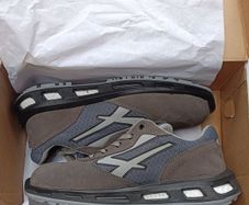 shoes worker