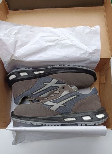 shoes worker