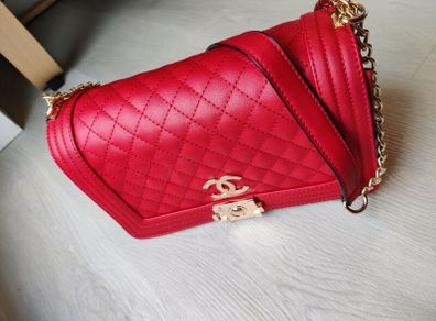 Handbag with adjustable straps