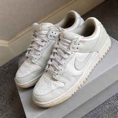 Nike low dunks. Size 6.5. Good condition