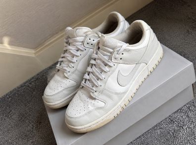 Nike low dunks. Size 6.5. Good condition