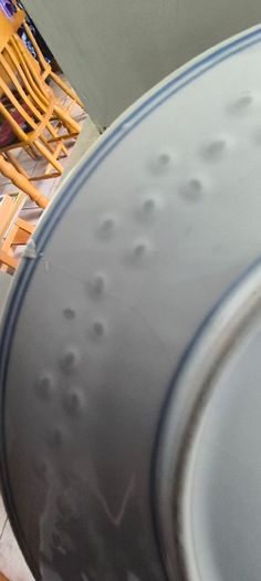4 different ietms -1- Jingdezhen Porcelain 101/4 -inch Dragon Rice Grain Luncheon Plate - Vintage Blue and White Chinese Design is slieght chip at the edge 15.00 euro.2- Vintage Japanese octagonal porcelain bowl, commonly crafted in the traditional Arita 