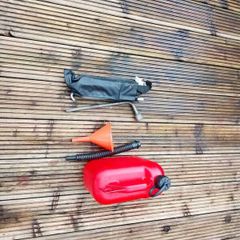 Hyundai i10 Wheel Jack & Petrol can