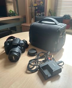 Canon EOS2000D DSLR Camera with Carry Bag