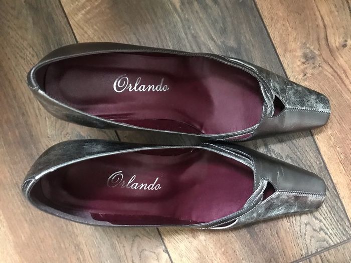 Vanity Fair pewter effect/black high heeled shoes