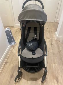 Yoyo Babyzen Yoyo Buggy, foot rest, rain cover and buggy board seat.