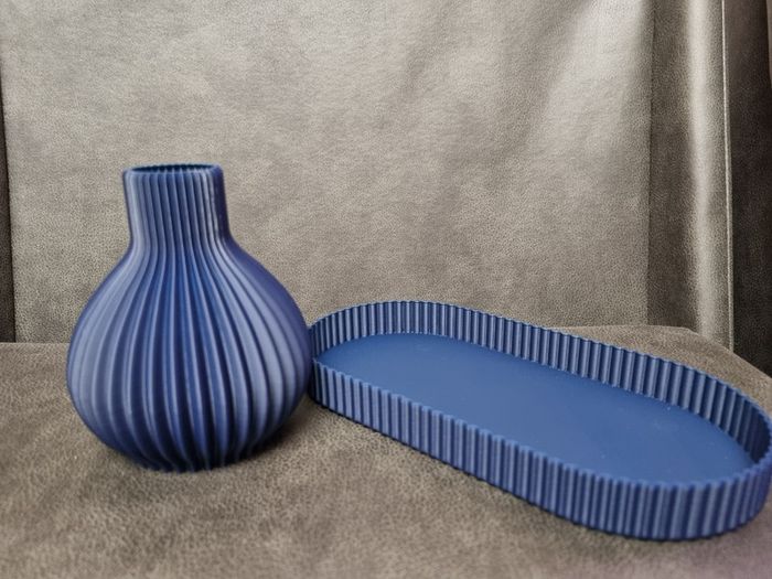 3D printed blue vase and tray set