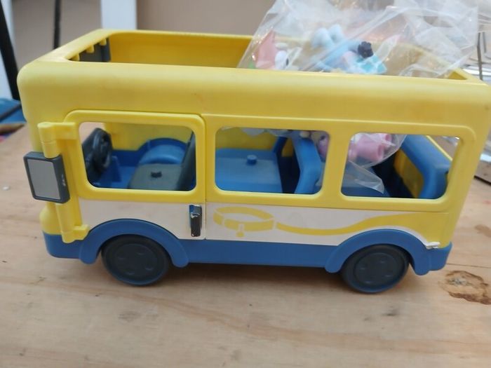 Bluey Bus and Characters set