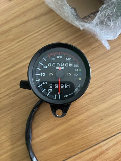 speedo clock brand new has mounting bracket and never fitted