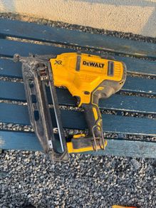 De Walt second fix nail gun 16 gauge