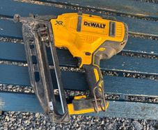De Walt second fix nail gun 16 gauge
