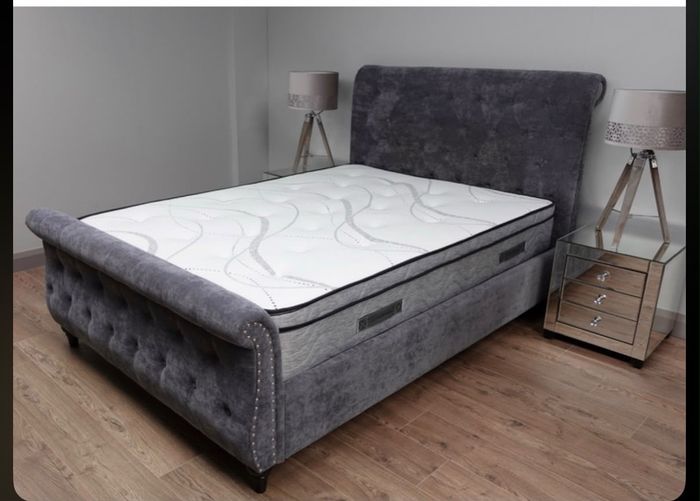 SALE E300 off Swan Double and Kingsize Beds