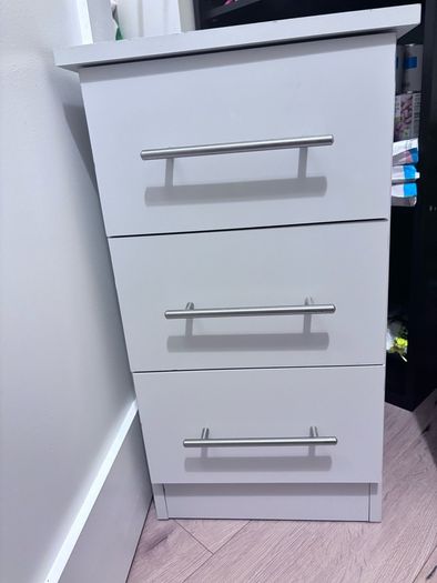 3 chest of drawers