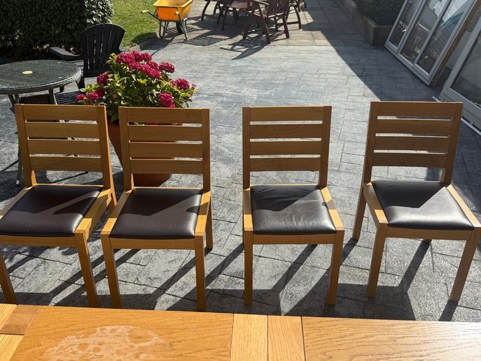 Extendable Kitchen Table and 6 Chairs