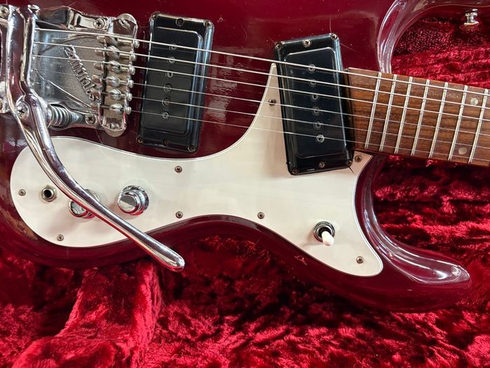 Zen-On Morales Mosrite Red 1960's