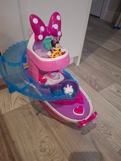 Minnie Mouse Bowdazzling yacht playset