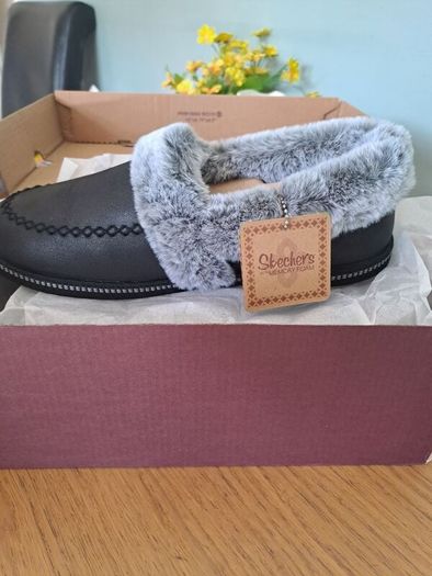 Skechers Slippers women's size 5.5