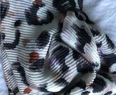 Beautiful Pleated Scarf NEW