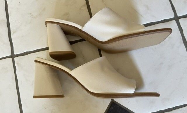 Wide Heel Soft Elegant Leather Sandal Mules Sz 6 / Eu 39. Colour Cream Immaculate. Zara