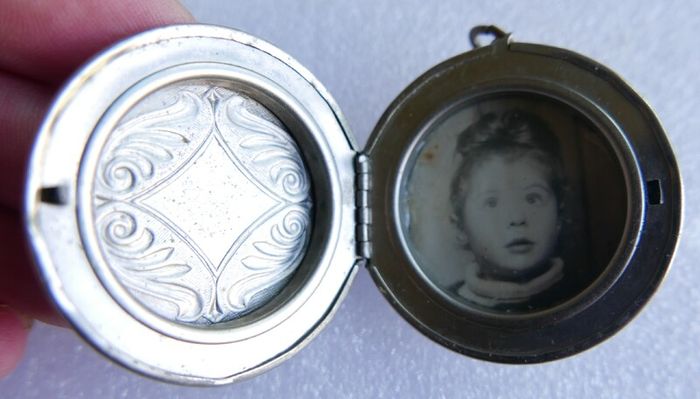 Vintage Photo Locket Pendant
