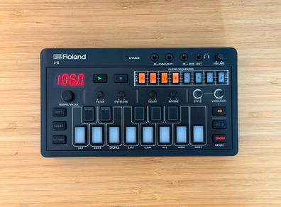Roland J-6 Chord Synthesizer
