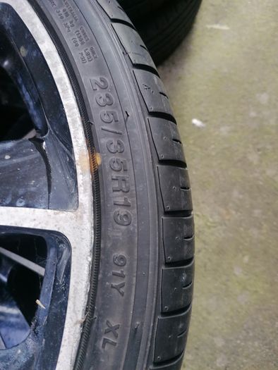 Set of 2 19 inch Mercedes alloy wheels with 235/35R19 tyres