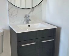 bathroom sink unit with mirror