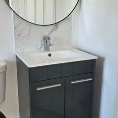 bathroom sink unit with mirror