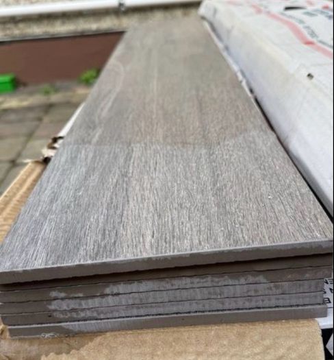 8 Porcelain floor tiles, wooden effect