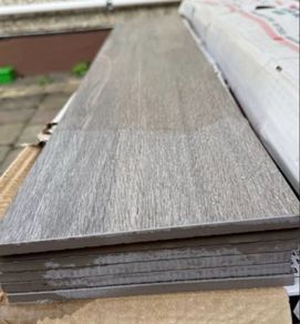 8 Porcelain floor tiles, wooden effect