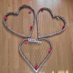Rustic Heart-shaped mesh display frames