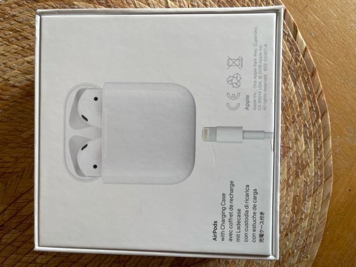 AirPods box
