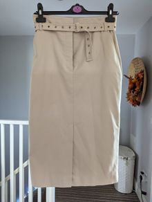 Karen Millen woman skirt