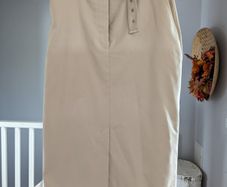Karen Millen woman skirt