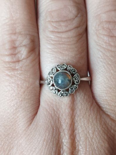 Sterling Silver Ring with Labradorite and Marcasite.