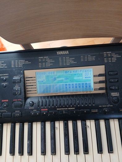 Yamaha PSR 730 90s Keyboard with floppy disk
