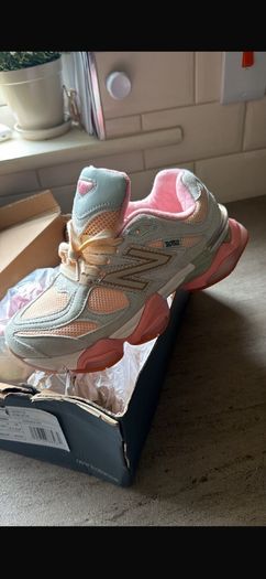 New Balance 9060