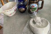 3 ITMEMS OF POTTERY-  1- Angel White Resin Holy Water Font - 6 Inchs 22.00 EURO. 2- Vintage Cotfer 5 inchs Swiss Alps Lucerne Beer Stein 35.00 euro. 3- Vintage Wedgwood-Harmony Rose- Sauce Boat 18.00 euro.