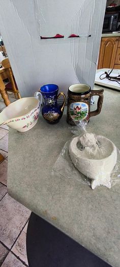 3 ITMEMS OF POTTERY-  1- Angel White Resin Holy Water Font - 6 Inchs 22.00 EURO. 2- Vintage Cotfer 5 inchs Swiss Alps Lucerne Beer Stein 35.00 euro. 3- Vintage Wedgwood-Harmony Rose- Sauce Boat 18.00 euro.
