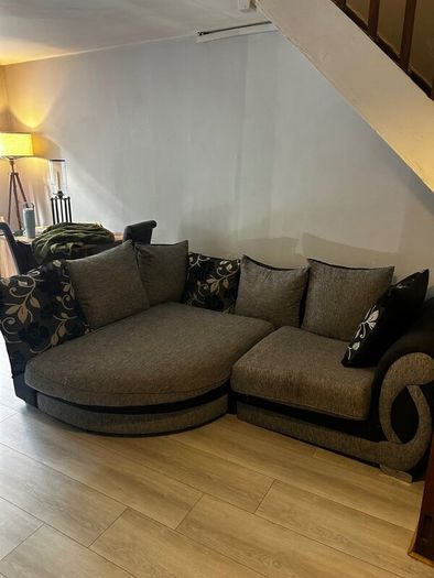 Couch and coffee table FREE FOR PICK UP