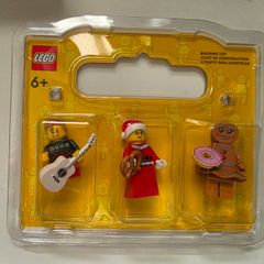 Lego minifigures and accessories