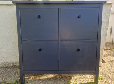 Shoe storage cabinet