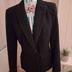 Fitted Black Blazer