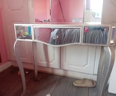 Mirrored dressing table