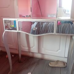 Mirrored dressing table